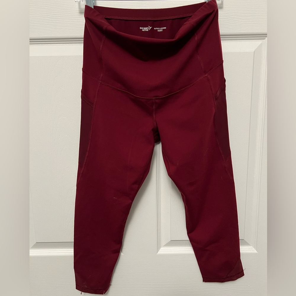 Old Navy Women's Maternity full panel Cropped workout Pant